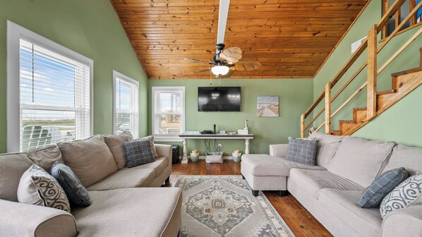 Living Room w/TV