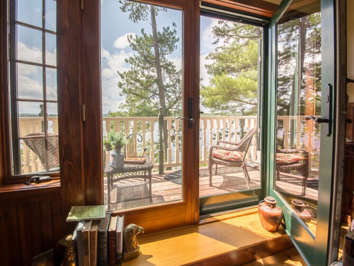 Maine Luxury Lakehouse Awaits your Visit-Days are Simple and Relaxed.