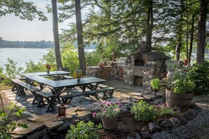  Outdoor Kitchen with two Grills, Fridge and Burner 