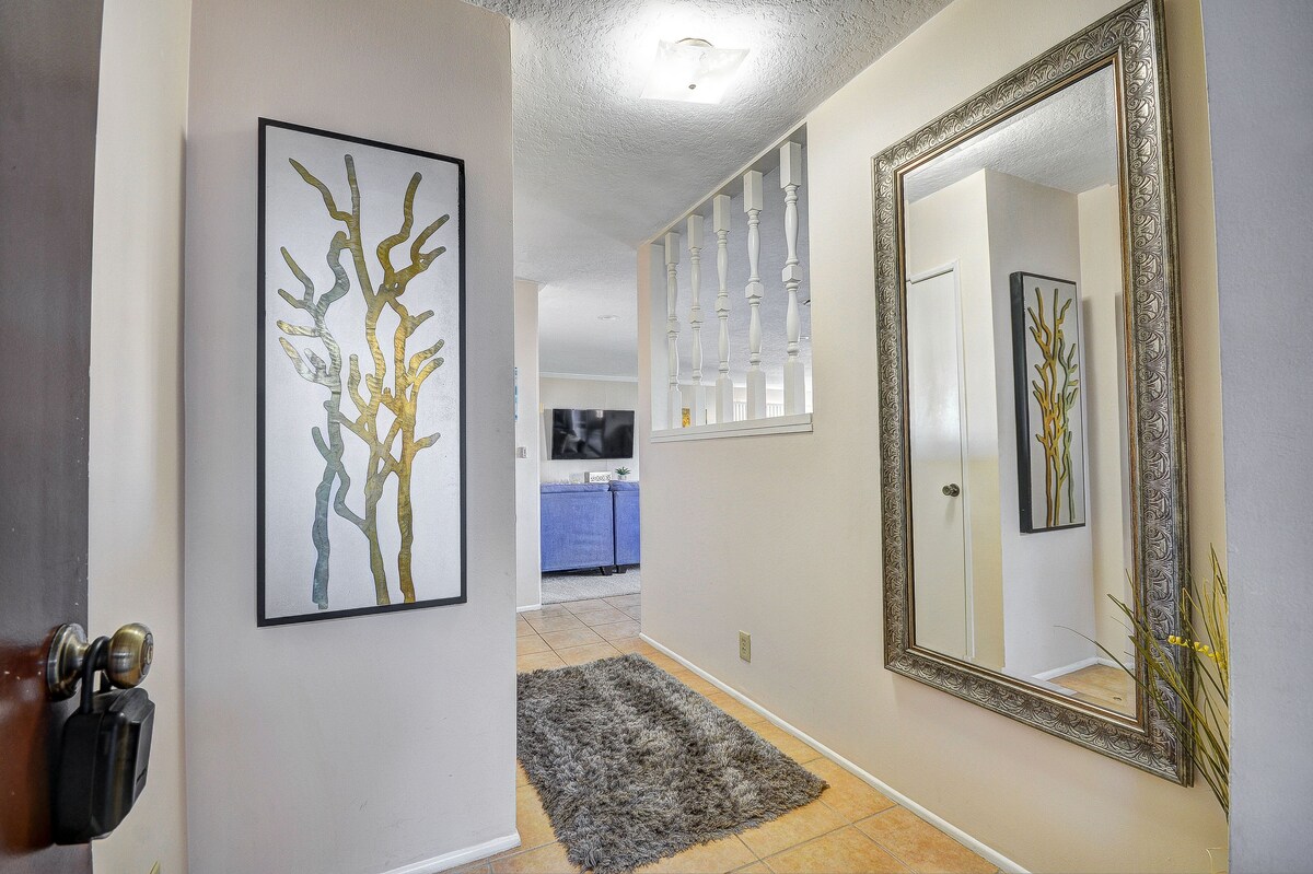 Sparkling Ocean view, 3 min Walk to Beach, pier, downtown, 3 patios, central air