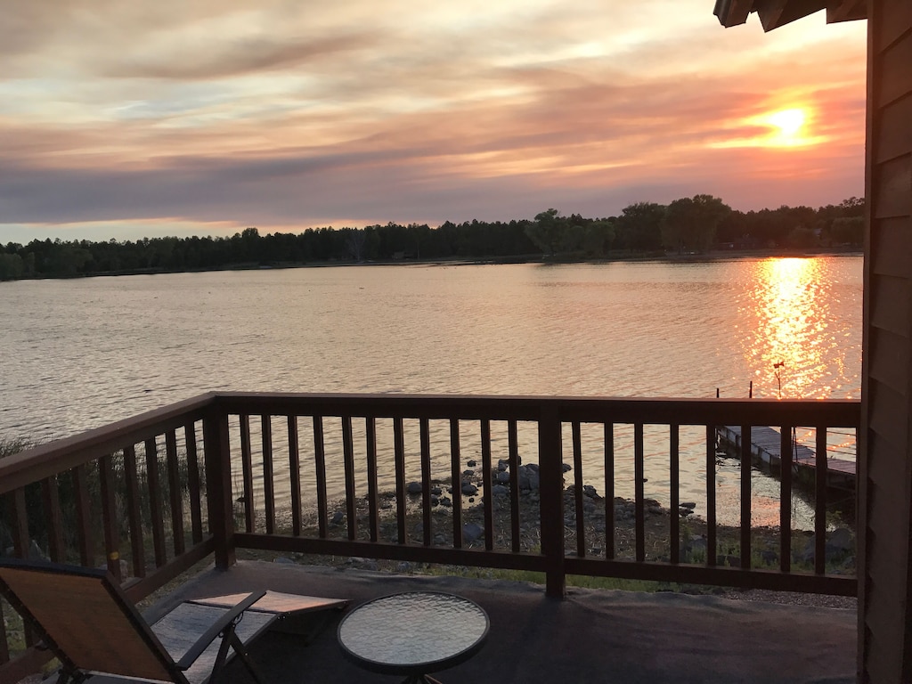 On Rainbow Lake, 3 bedroom 2 1/2 baths/Free WiFi, 65 inch tv,