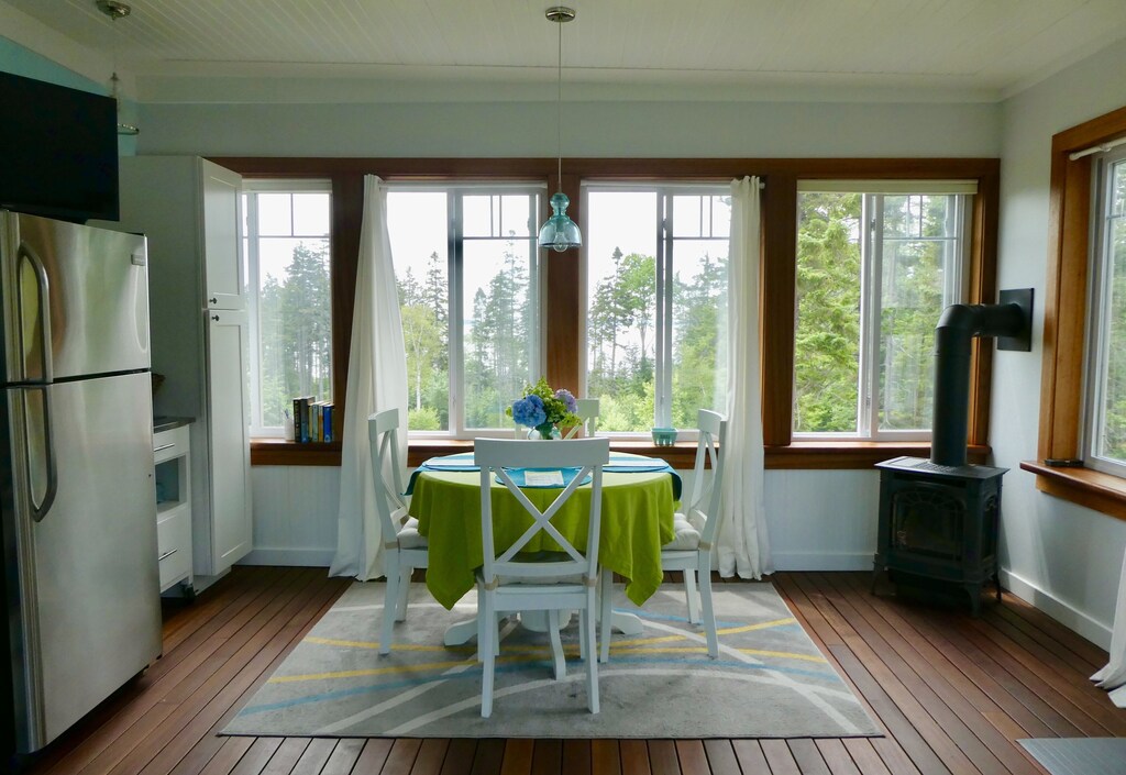 Idyllic One Bedroom Suite with Delightful Ocean and Island Views near