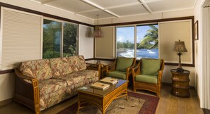 Seating Area - Hana Bay View