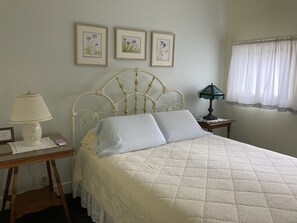 Bedroom, Queen Bed