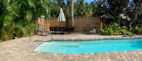 Poolside lounging and dining deck. 