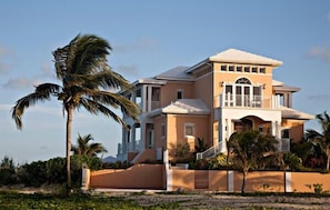 Front of Harbour Villa from street