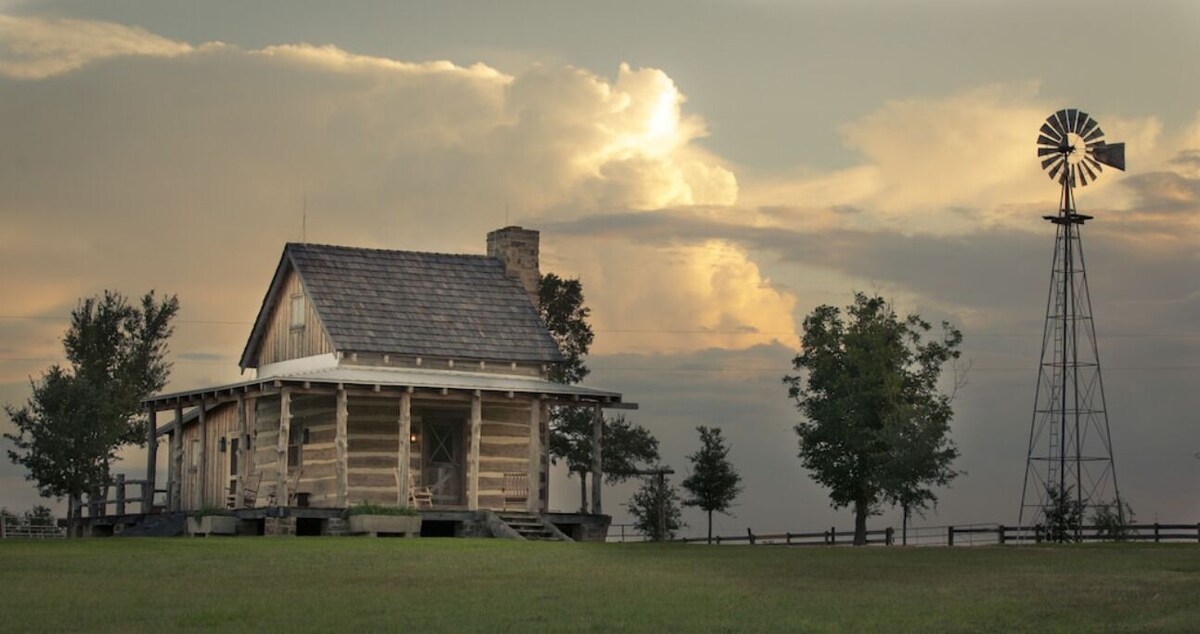 StarHill Farms Hinze Cabin