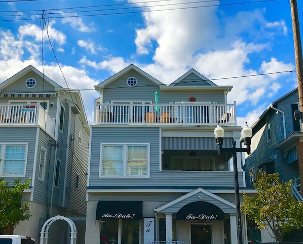 3rd floor in downtown Asbury.  3 short blocks to center of beach/brdwalk 