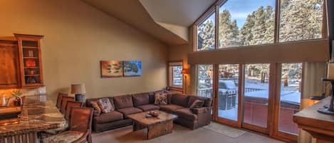 Living Room with Private Hot Tub &  Gas Grill