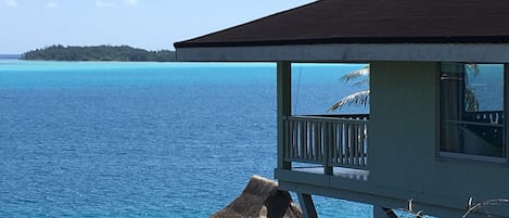 VILLA FETIA ITI WITH VIEW OF THE LAGOON OF BORA BORA