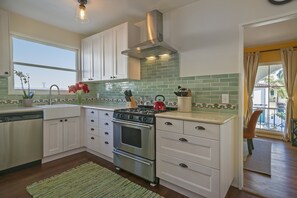 New stainless appliances making cooking a treat.