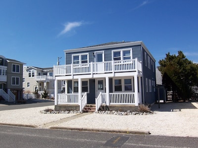 Beautiful 3 BR three houses to the Ocean