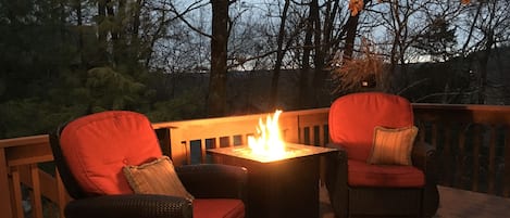 Winter night with the propane firetable