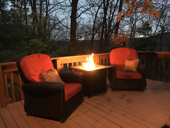 Winter night with the propane firetable