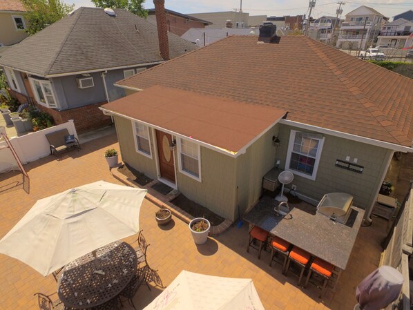 OVERVIEW OF PATIO AND OUTDOOR KITCHEN