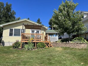 Lake side of the cottage.
