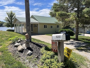 Road sice of the cottage.