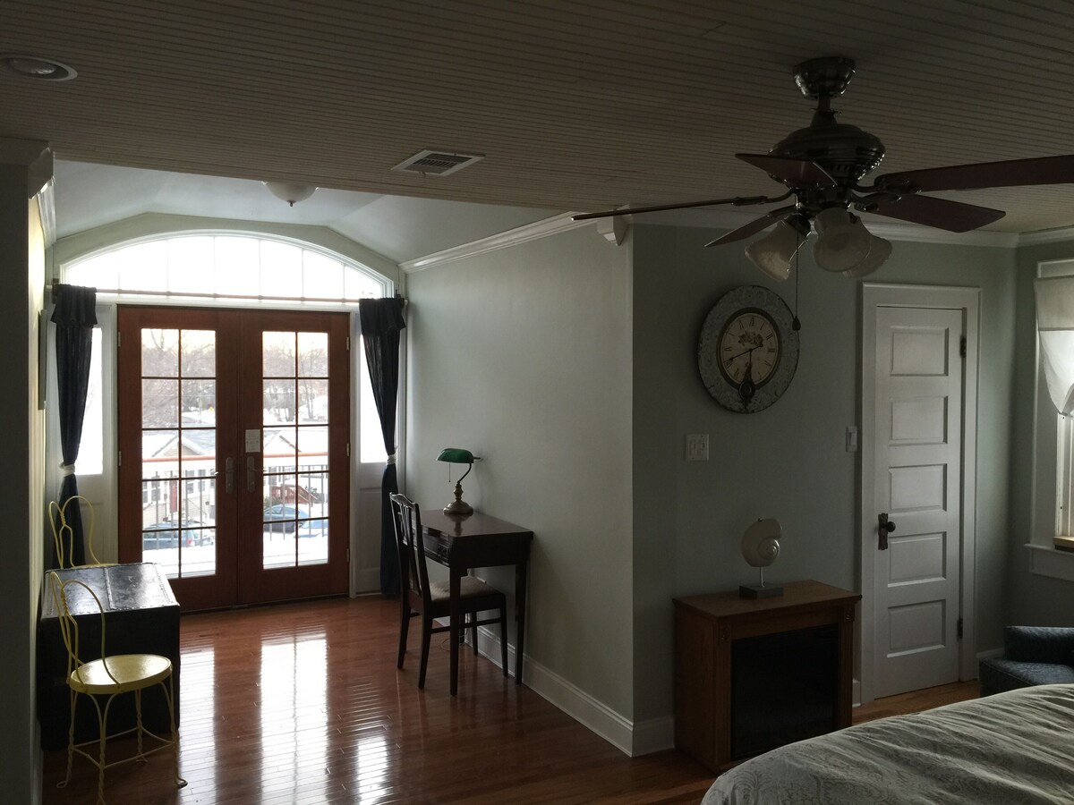 Beach Vacation Get-Away – Near All Conveniences. You Decide Which You Want.