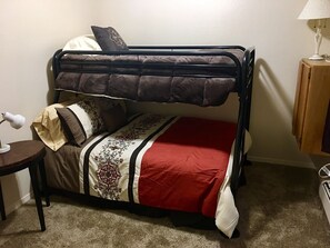 Upstairs bedroom with Full and Twin bunkbed