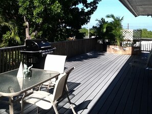 Upper deck
