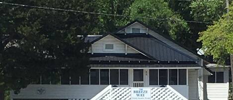 The Breezeway is one block from Main Street and one block from the ocean.