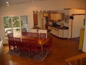 Kitchen & Dining