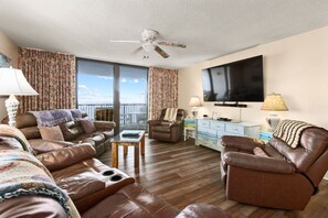 Living Room, Queen rollout, 2 recliners