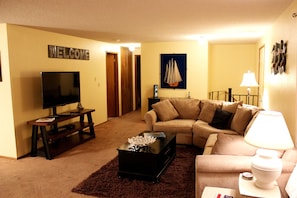 UPSTAIRS LIVING/FAMILY ROOM