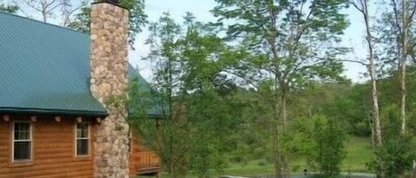 Cabin Overlooking Beautiful Pond