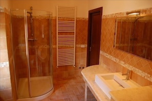 Spacious Bathroom