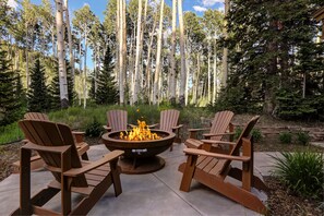 Year-round Fun under the Stars around the Gas Glass-Stone Fire Pit