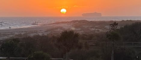 Vista para praia/oceano