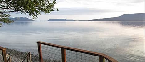 Beach deck - the perfect place for day dreaming, whale watching and sunsets !