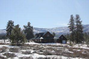 Sun, snow and mountains - have a nice winter hike right out the front door.