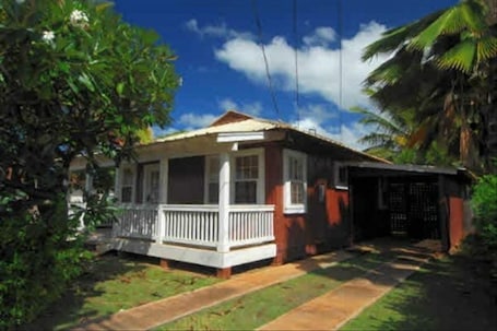 Private driveway & covered carport