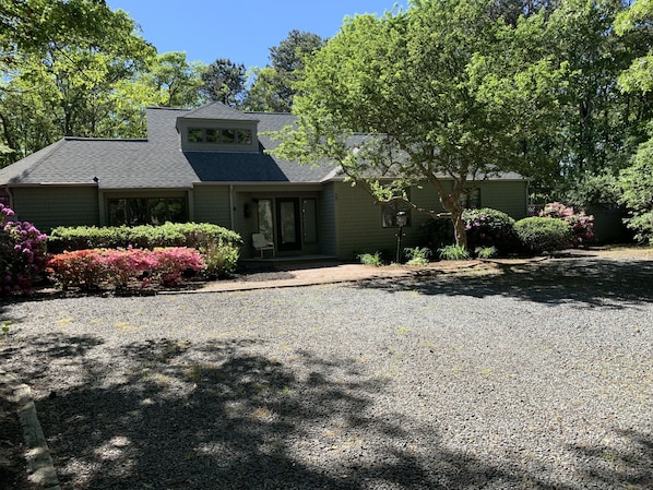 Beautiful Contemporary Home In Little Neck Bay of New Seabury