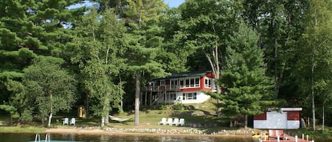 Eagle Pines Cabin on Dam Lake. Sandy beach, swim raft, kayaks, SUPs & paddleboat