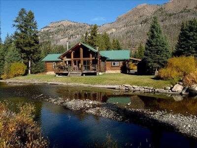 The Alpenglow Lodge boasts both indoor and outdoor mountain splendor w COMFORT!!