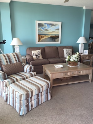 Family room with TV and ocean view