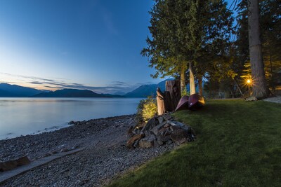 "The Lodge on Harrison Lake" (Carriage House)