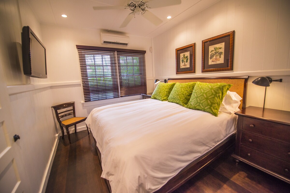 Luxury Restored Historical Home…A/C…HOT TUB…Walk to BEACH – TVNCU #1188