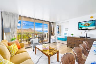 Beautiful Ocean and Diamond Head Views w/ Parking
