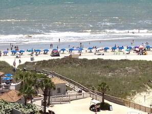 Beach w/Lifeguard Service that provides umbrellas and chairs