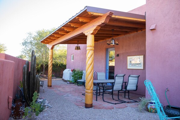 East sitting area off kitchen. Watch the moon come over the mountains. 