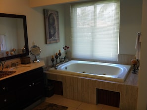 Jacuzzi tub