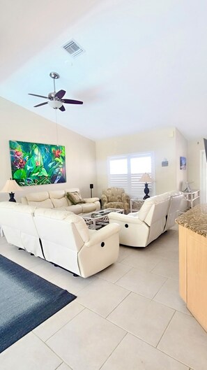 Living room
