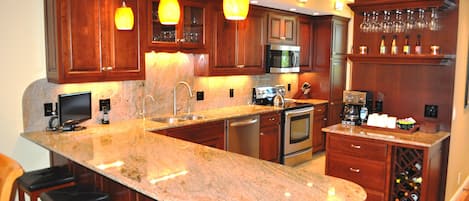 Beautiful, bright kitchen with custom premium cherry cabinets and granite tops