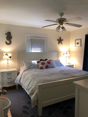 Master Bedroom pic 1 (king bed)