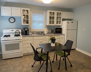 Full Kitchen w Dishwasher, Disposal Refrigerator w ice maker,Steelcase chairs