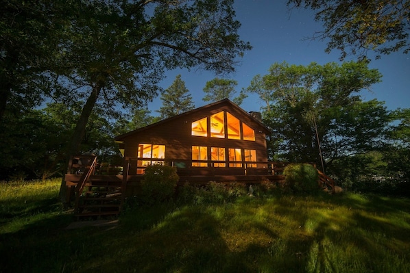 Great sunrise views, large lake facing deck.
